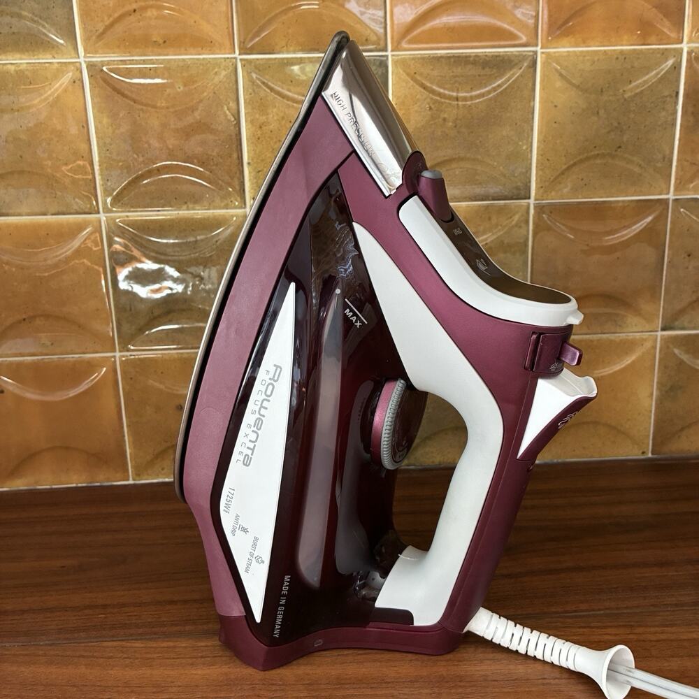 Rowenta Focus Excel Clothes Steam Iron DW5270